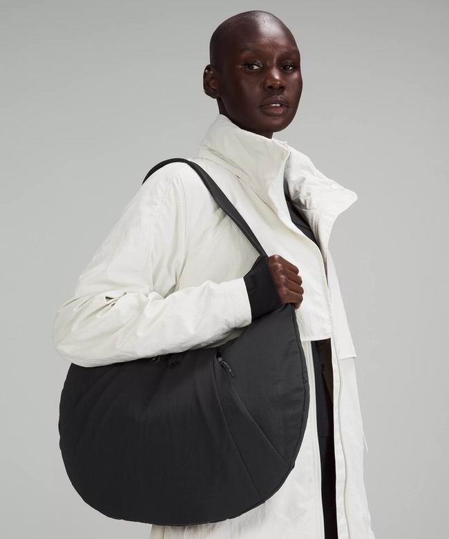 Lululemon 33.5x4x21cm 10L 4C AO (1)